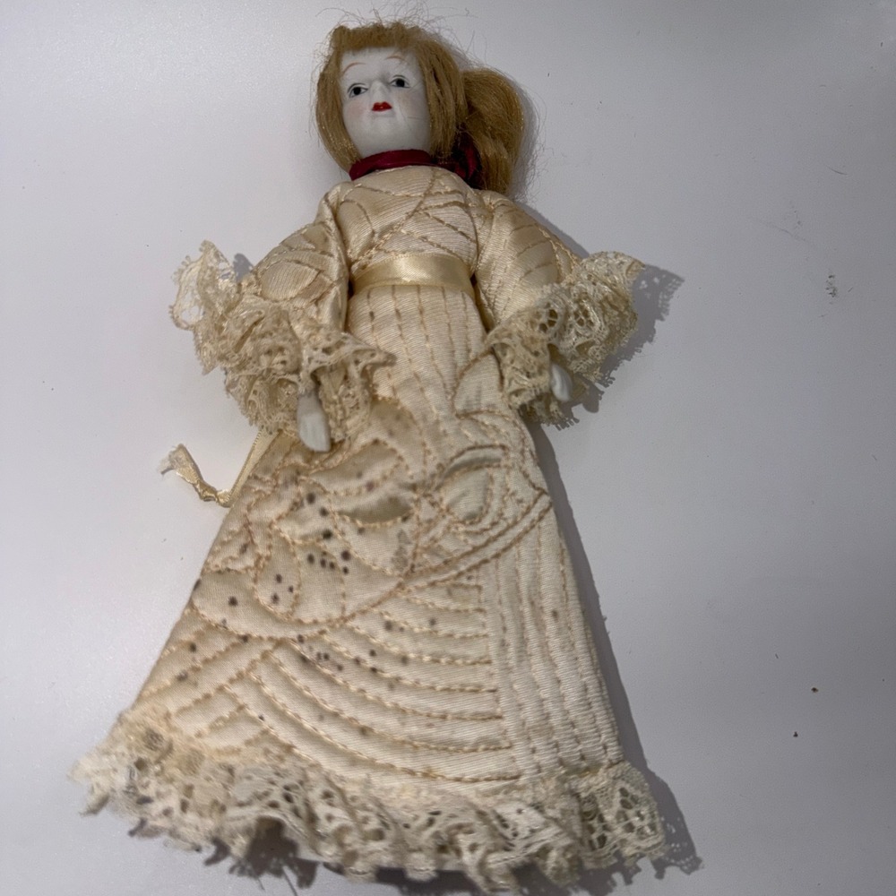Unbranded Small Vintage Porcelain Doll Cream Lace Dress Victorian‎ Shabby Chic